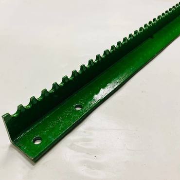 Направляющая планка Z30160 наклонного транспортера John Deere - 980 мм.