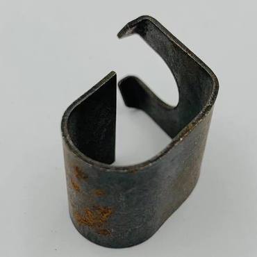 Крепление корзины сцепления T13267 John Deere - верхнее T13267-O [JOHN DEERE]