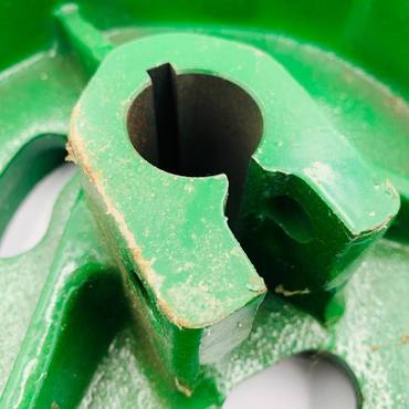 Шестерня привода AE12933 вала вязальных аппаратов John Deere - для проволоки
