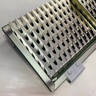 Жалюзийное решето с регулировкой 250x860 788085 зерноуборочного комбайна Claas Compact