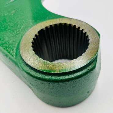 Рычаг левий L79946 заднего подъемного механизма трактора John Deere