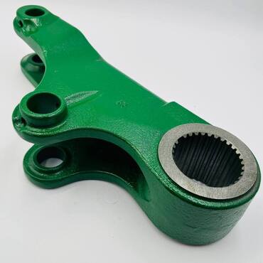 Рычаг правый L79947 заднего подъемного механизма трактора  John Deere