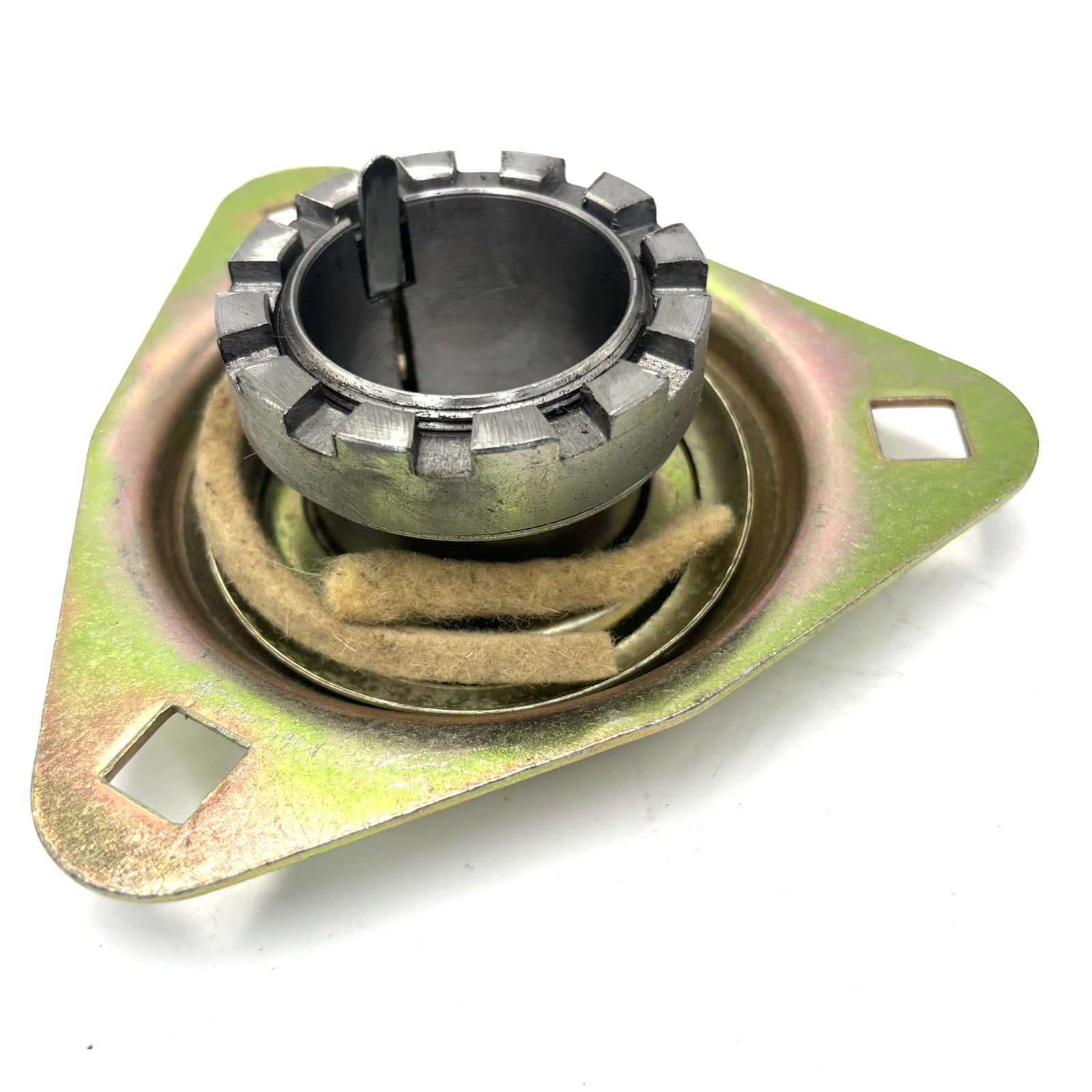 Корпус подшипника с втулкой комбайна John Deere AZ24837 AGV - с подшипником 1209K